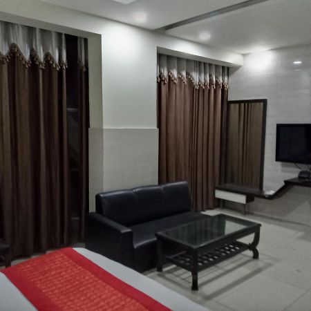 Vivah Residency Hotel Nueva Delhi Exterior foto
