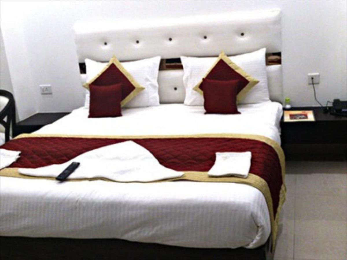 Vivah Residency Hotel Nueva Delhi Exterior foto