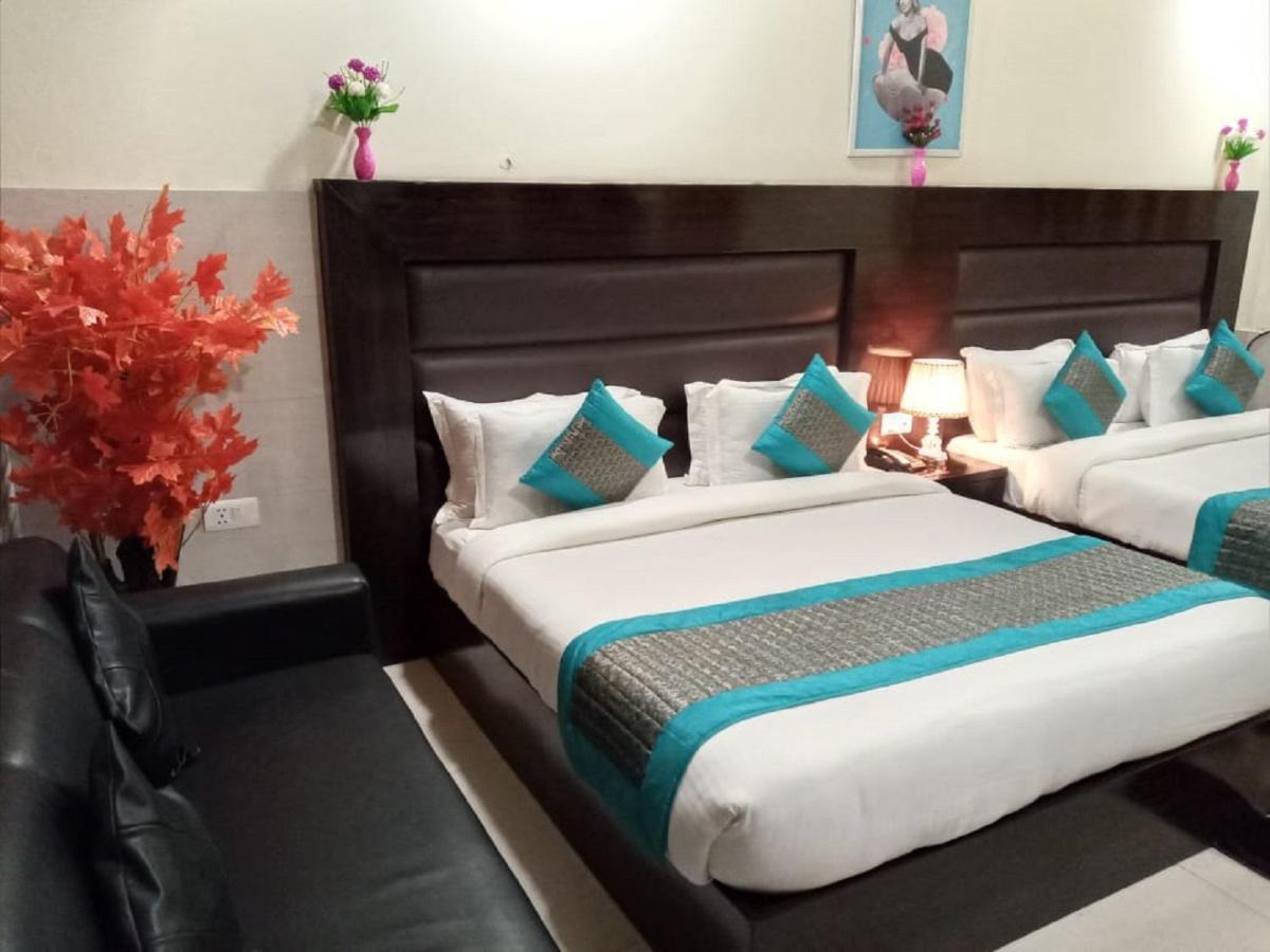 Vivah Residency Hotel Nueva Delhi Exterior foto
