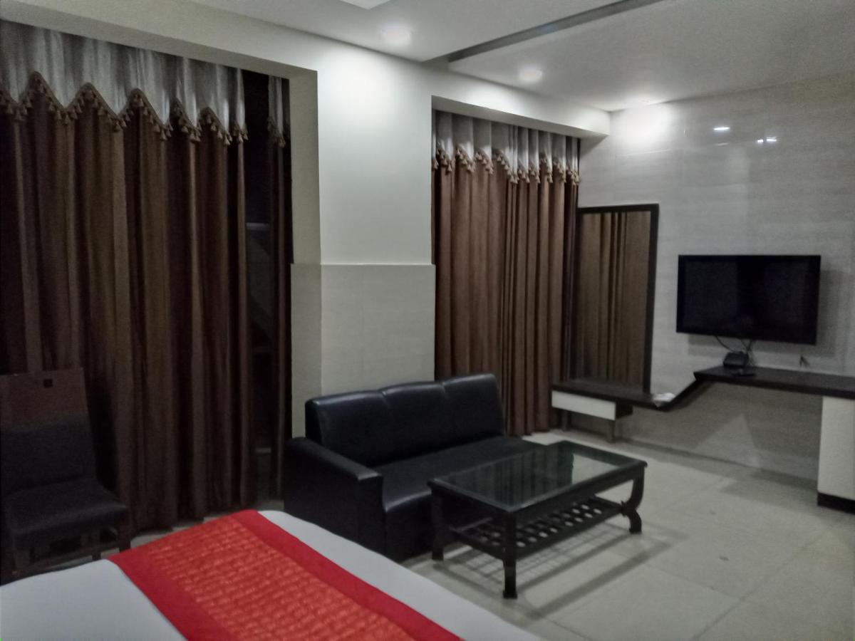 Vivah Residency Hotel Nueva Delhi Exterior foto